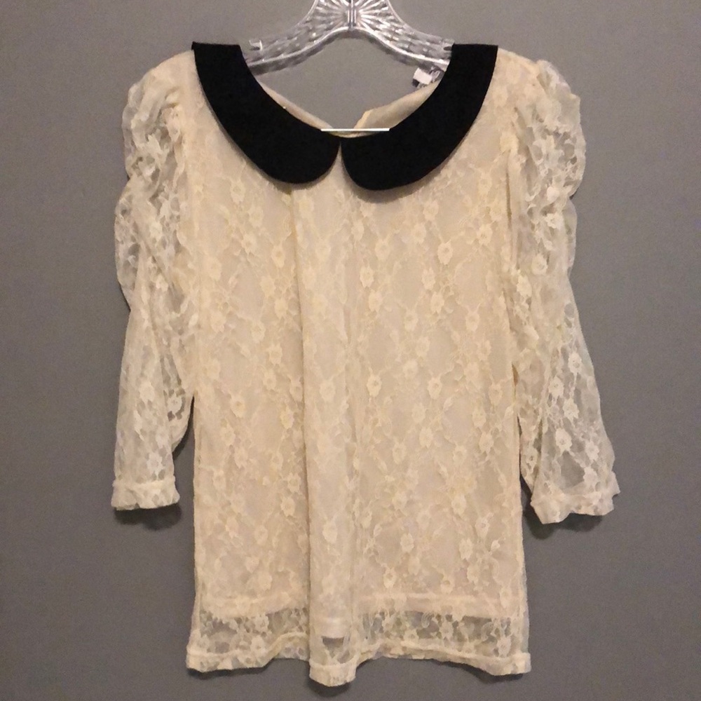 Lace collared blouse